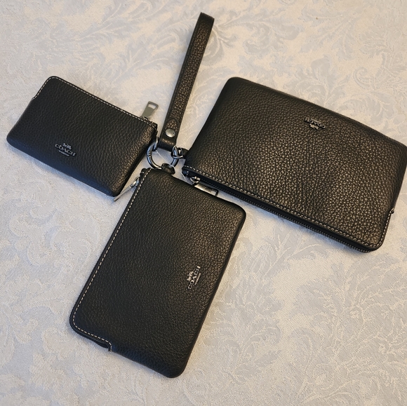 Coach X Disney Corner Zip Trio Mickey Mouse Face Wristlet🎈SALE TODAY! - Picture 2 of 5